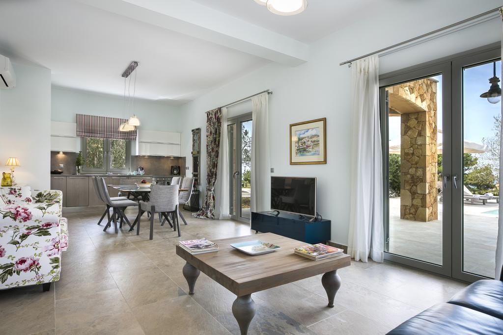Afrodite Luxury Villa Svoronata Buitenkant foto