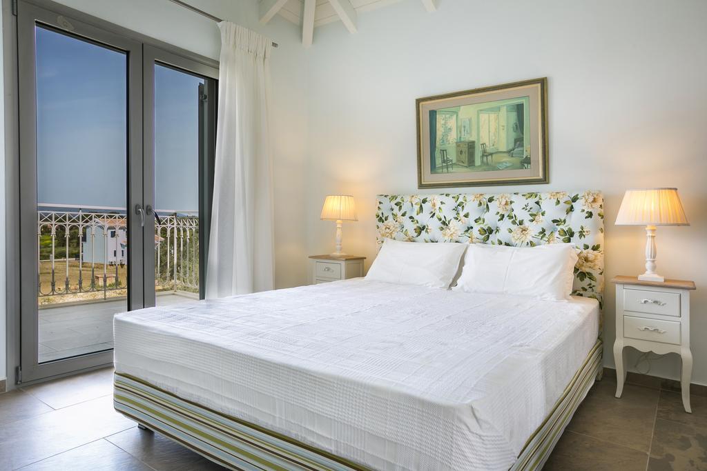 Afrodite Luxury Villa Svoronata Buitenkant foto